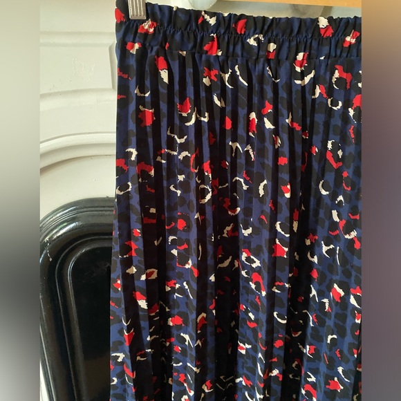 Vintage Print Pleated Midi Skirt - Picture 3 of 4